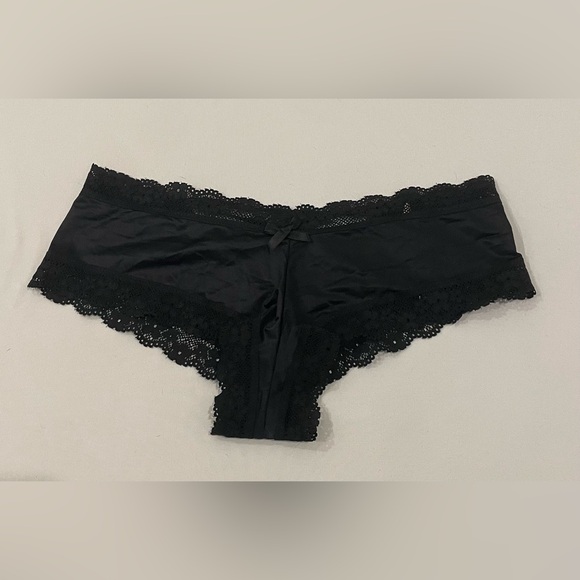 NEW WITH TAGS VICTORIA’S SECRET 2 PK SIZE S BLACK RING LACE UP CKEEKY PANTIES - Picture 2 of 5